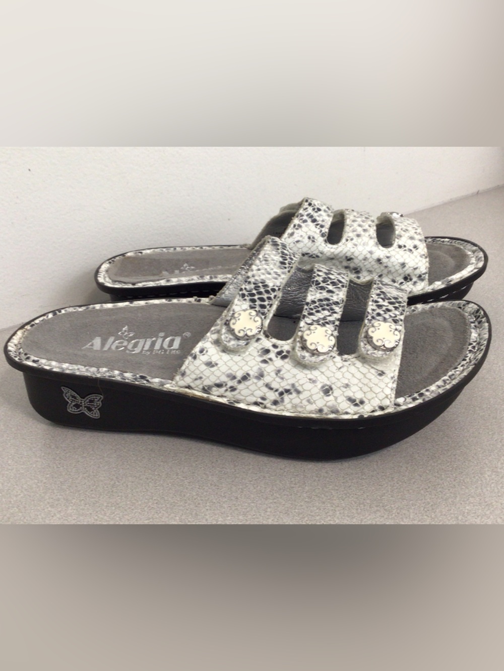 ALEGRIA Size 35 White Gray SILVER METALLIC F10- 757 SNAKE SKIN Sandals NEW